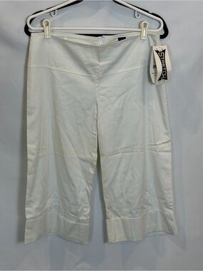 Wrapper White Stretch Cropped Capris